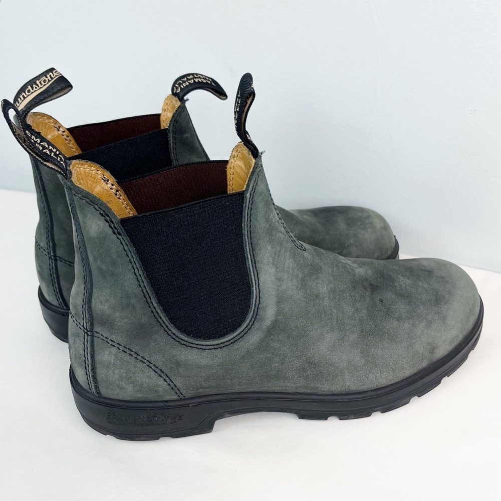 Blundstone 587 Chelsea Boot in Rustic Black M6 W8